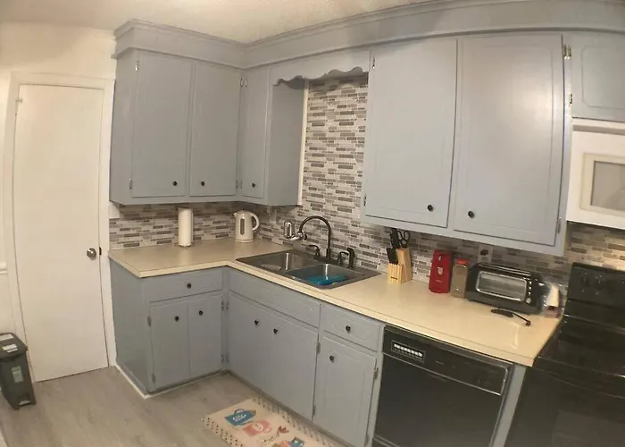 Comfortable And Quiet Apartment Minutes From Downtown In Thomasville!
