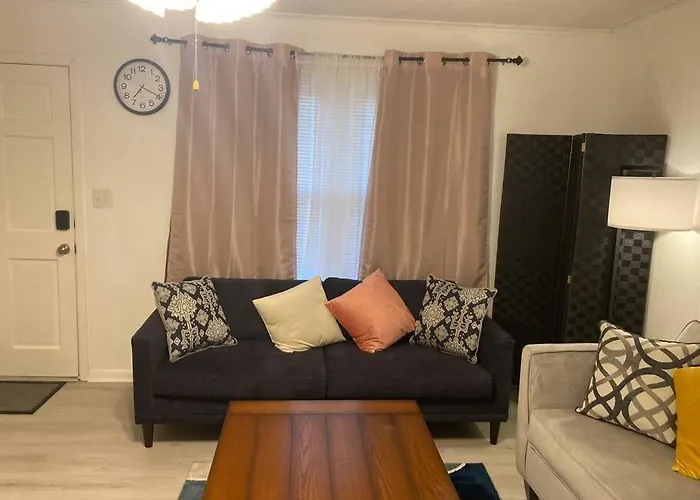 Comfortable And Quiet Apartment Minutes From Downtown In Thomasville!