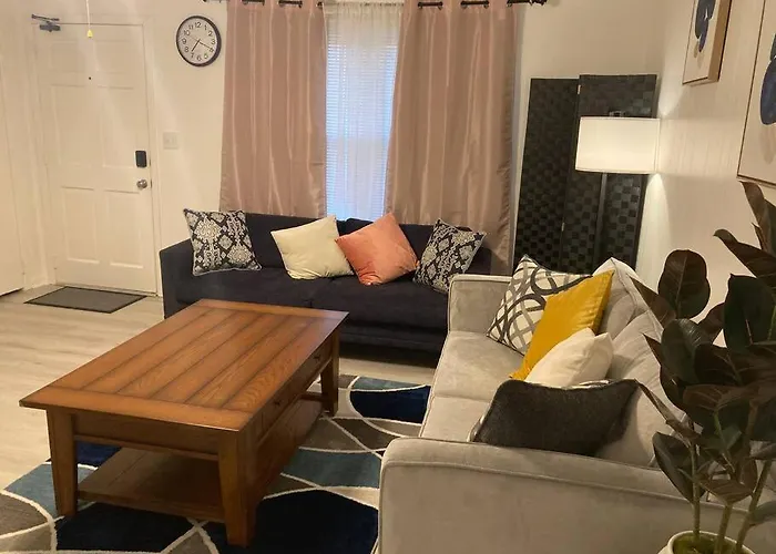 Comfortable And Quiet Apartment Minutes From Downtown In Thomasville!