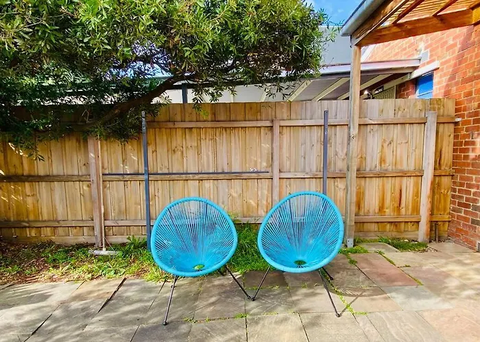 Bay Rd Kids & Pet Friendly Free Parking