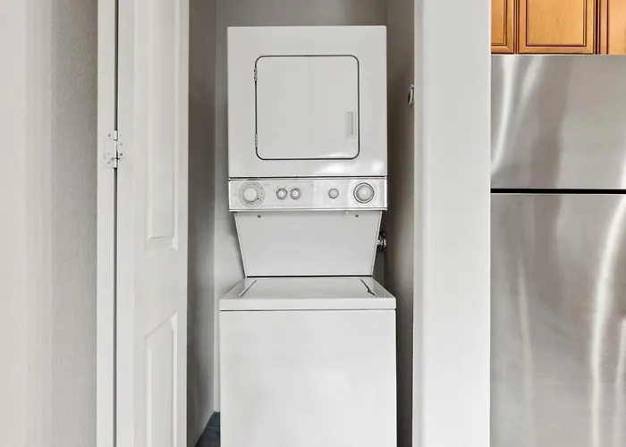 Clr100 Private 1 Bedroom W Spacious Living Area