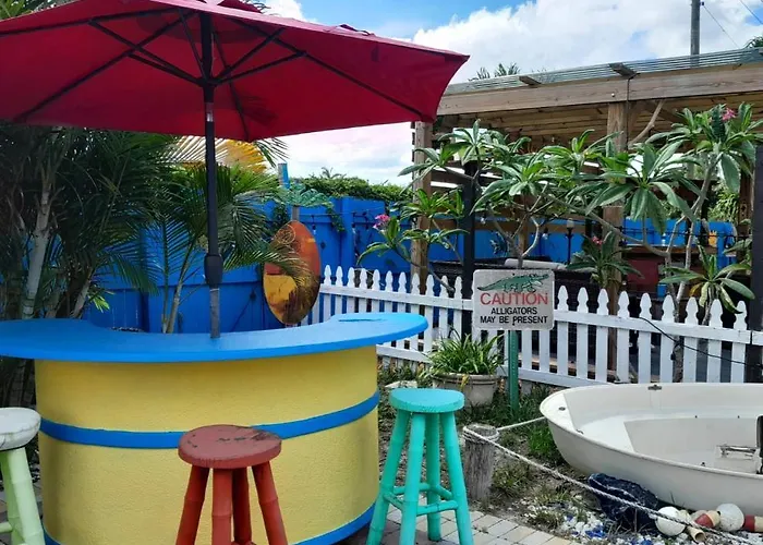 Susan And Ledif'S Tropical Hideaway