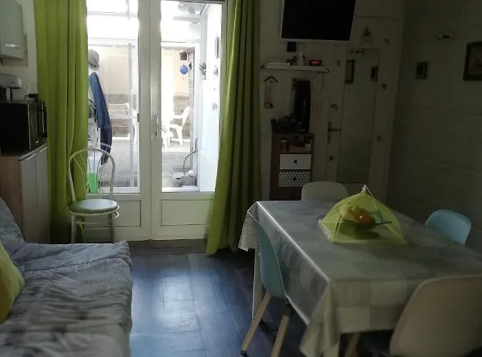 Pornichet A 50M De La Mer Et 800M De La Gare Loue Un Appartement Rdc Avec Cour Dans Une Petite Copropriete Opropriete