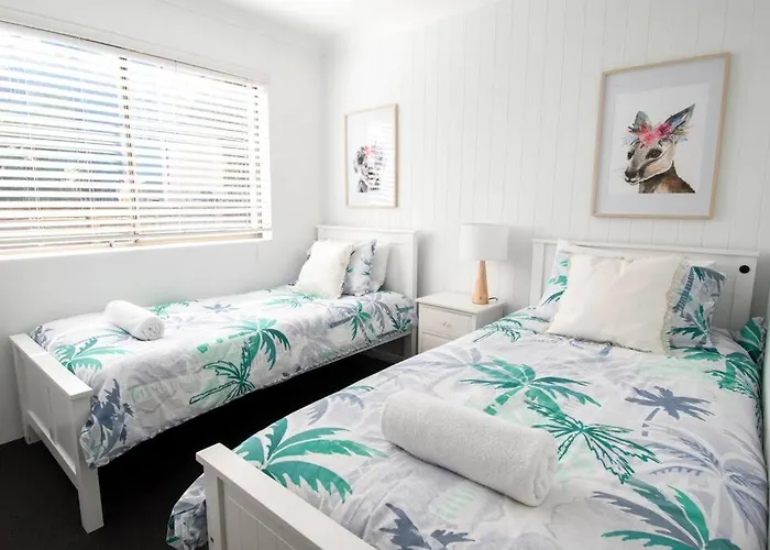 Callie Beach Escape - Beachside View, Family Friendly, Walk Everywhere
