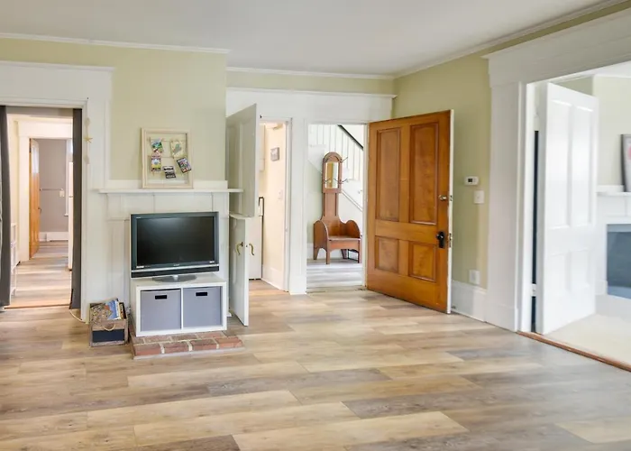 Kennebunk Apartment W/ Local Beach Access!