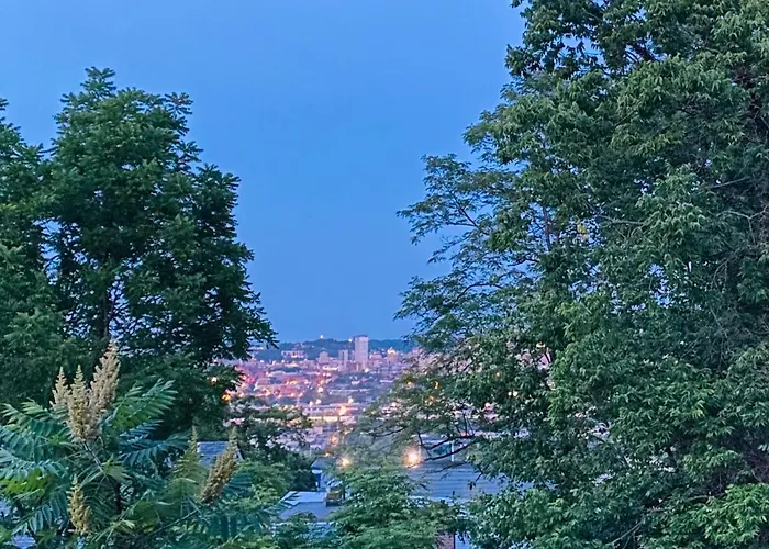 Amazing Downtown Views - 3 Minutes To Downtown!