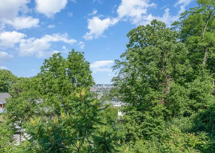Amazing Downtown Views - 3 Minutes To Downtown!