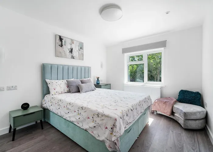 Newly Refurbished 2 Bed Flat