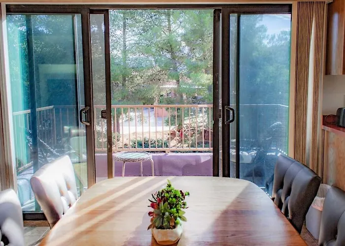 Shaman'S Den - Aptly Decorated Space W/A View
