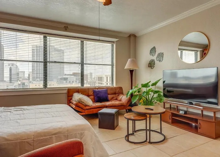 Downtown Jacksonville Studio W/ City Views!
