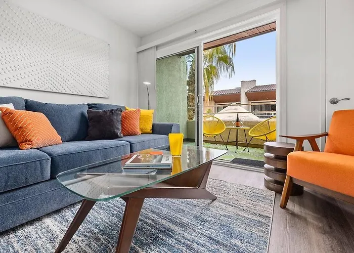 Biarritz-Top Floor 1Br With Views, Pool & Spa, Walk To Downtown
