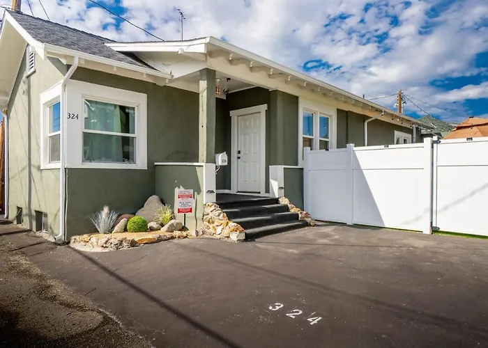 Plush 2-Bed Apt In Riverside Heights!