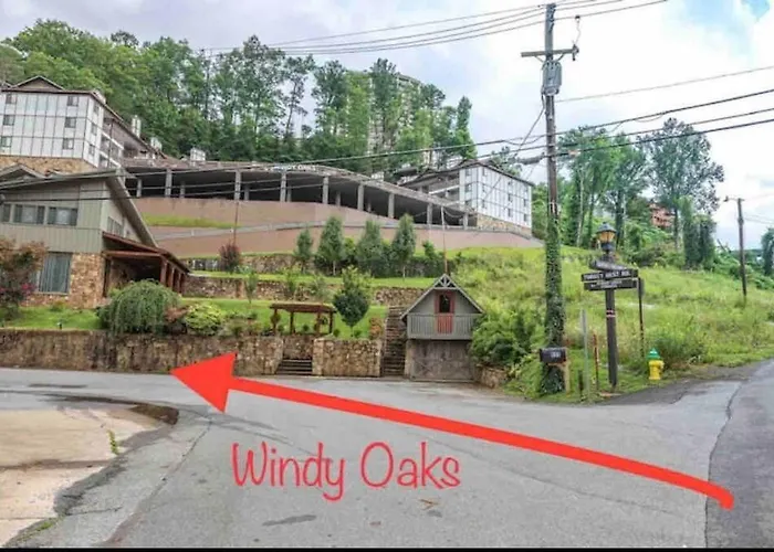 City & Mountain View 5 Mins From Downtown Gatlinburg