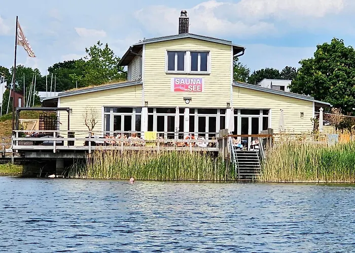 Seezeit - Gemuetliche Ferienwohnung, Tiefgarage, Cospudener See