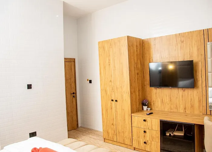 Nifewat Apartment: Luxury Suite with Gym, Pool & Entertainment