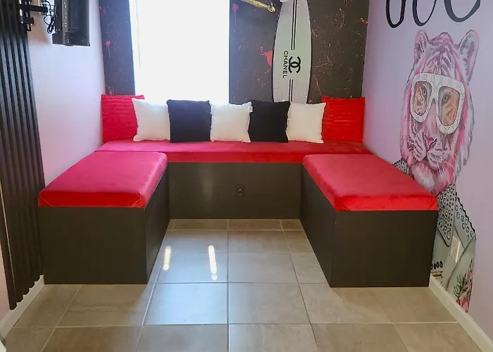 The Gawdy Den With Fast Wifi 2 Minutes From Downtown Houston!