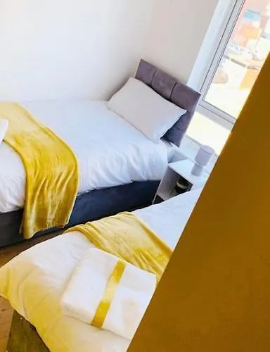 2 Bed Apartment With Free Parking