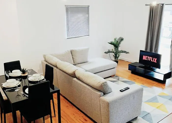 2 Bed Apartment With Free Parking