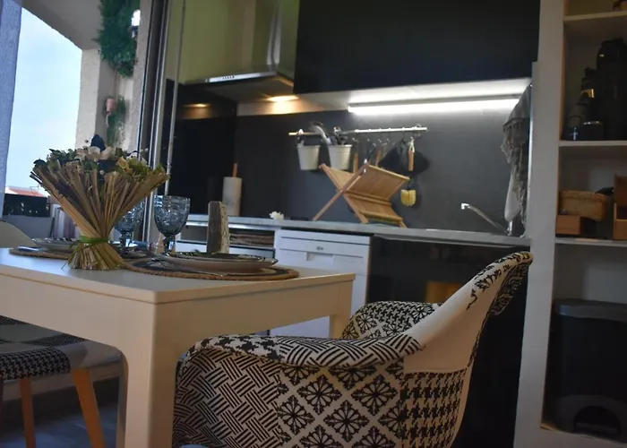 Azur, a 100m du marché de Noel, appartement 4 personnes et parking privé