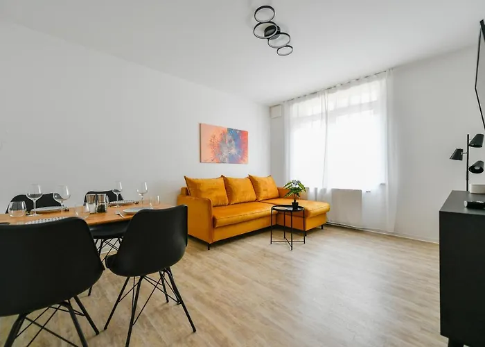 Ferienwohnungen Am Theater: Modern Central Apartments with Kitchen and Netflix