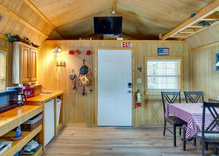 Lake Fork Studio Cabin W/ Dock + Boat Ramp!