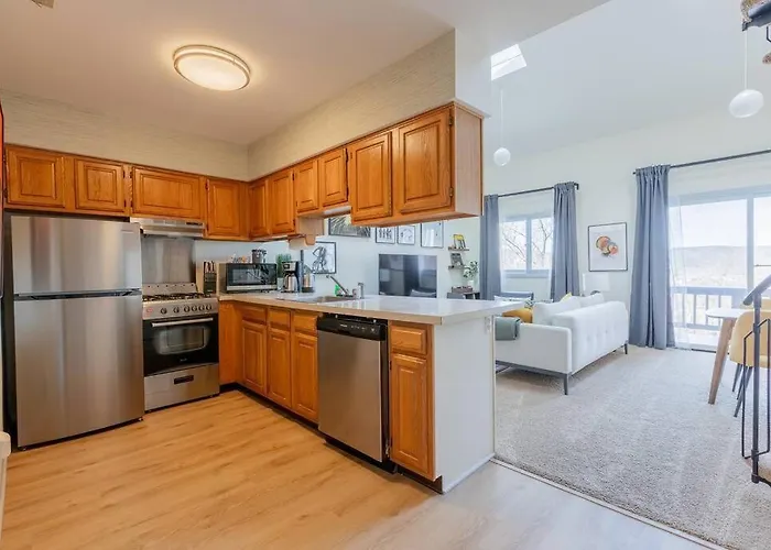 Cozy 2Br Condo W/ Valley Views