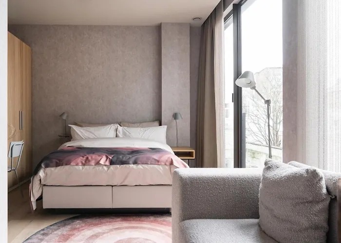 348 Suites Short Stay