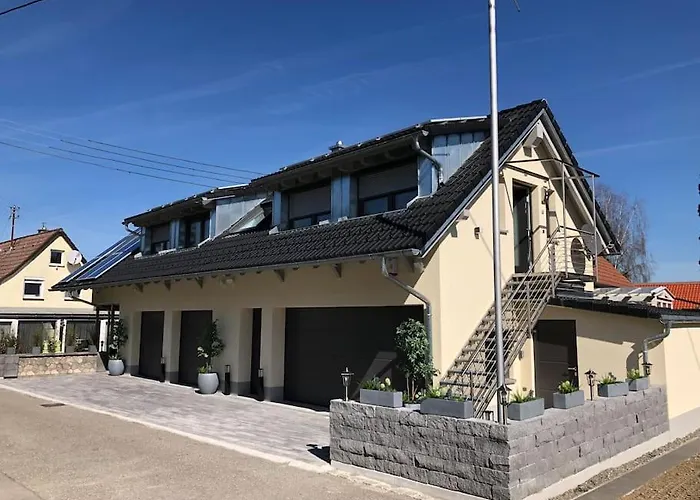 Neue Luxurioese Ferienwohnung In Ruhiger Lage