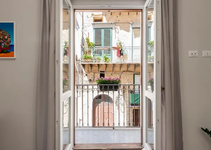 Le Porte Del Kassaro - Palermo Centro Storico Design Apartments & Balcony
