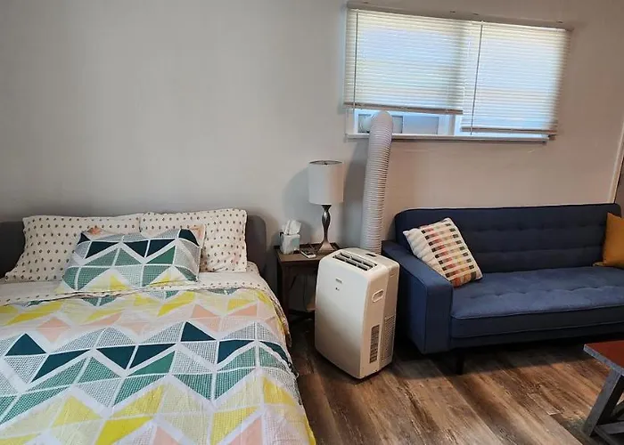 New ! Lovely Studio W/ Patio, Parking On Premises