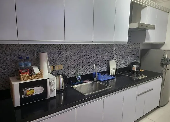Sheryll Escapes - Kandi Posh 1Br With King Bed, Fibre Wi-Fi & Free Housekeeping