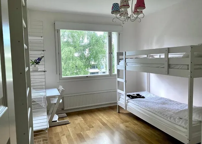 2 Bedroom Apartment W/ Balcony, Wifi, Parking