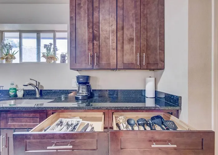 7Min Light Rail Walk - Royal Blue Lakewood Retreat