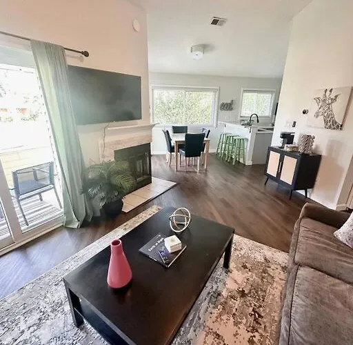 Modern Rocket City Condo -- 3 Min To Mid-City