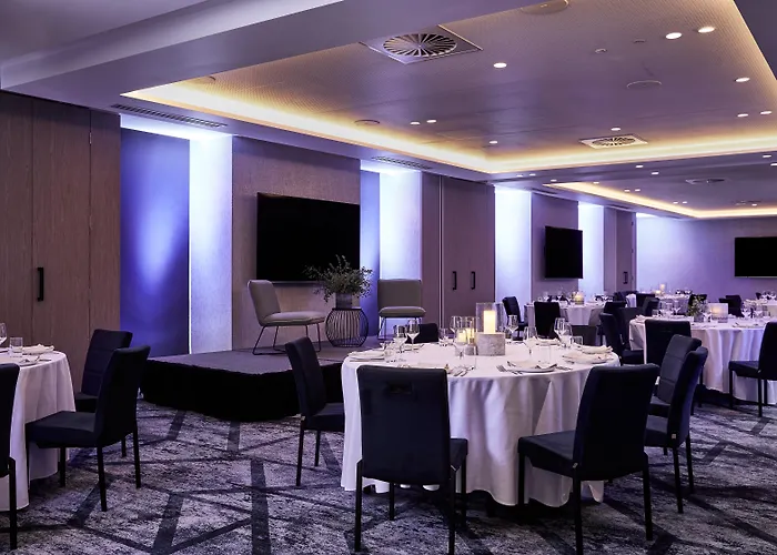 Hotels with tennis Crowne Plaza Sydney Darling Harbour By Ihg