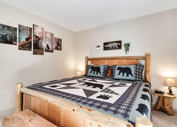Bear Pause Retreat/Steps To Pkwy/With Indoor Pool