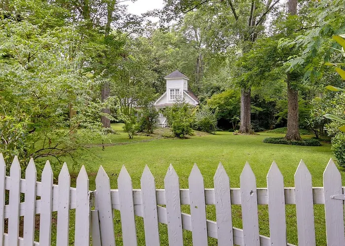 Romantic Cottage In Washington Historic District