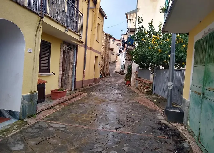 2 Bedroom, 1 Bath Apartment Near The Sea