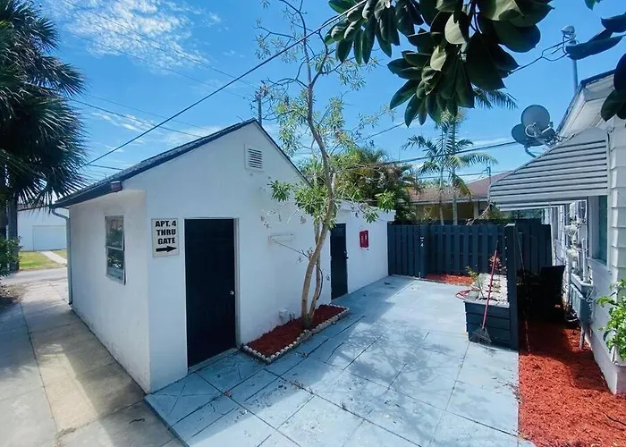 Steps To Beach & Downtown! Cozy Beach Bungalow #1