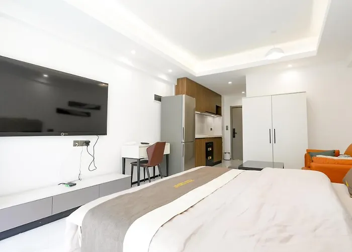 Oasis De Luxe--Serviced Studio Apartment