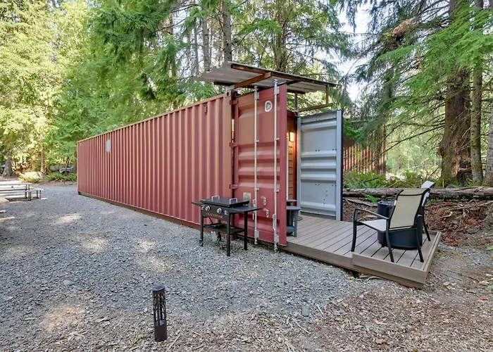 Carbonado Studio W/ Deck & Blackstone Griddle!