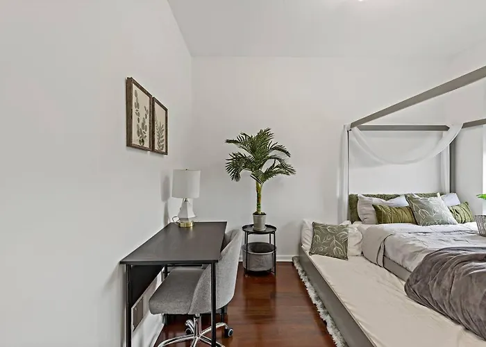 The Penthouse, Lux Stay Near Downtown, Uofc & Lake