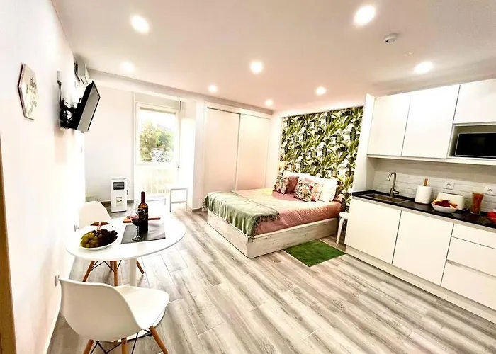 New-Romantic Studio Near The Beach!