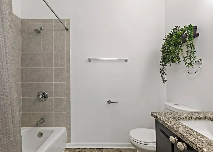 The Penthouse, Lux Stay Near Downtown, Uofc & Lake