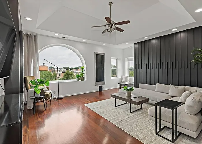 The Penthouse, Lux Stay Near Downtown, Uofc & Lake
