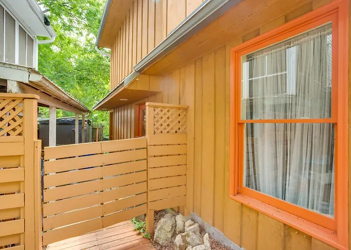 Charming Stockholm Abode In Walkable Location!