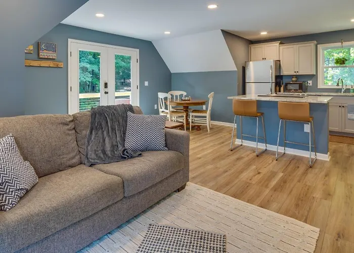 Dog-Friendly Mills River Retreat Near Hiking!
