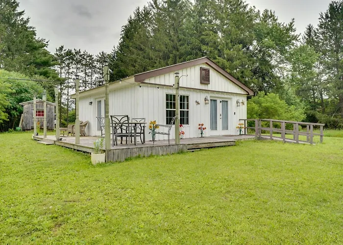 Pet-Friendly Caneadea Retreat With Deck!