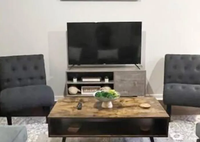 Studio Townhouse In Uptown King Bed-Wi-Fi-Full Kitchen- Washer & Dryer