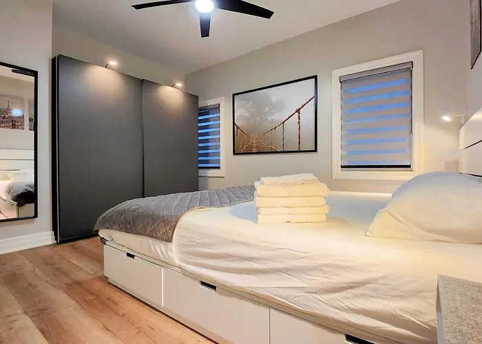 The Cozy Cove Modern King-Bedroom Full Apartment